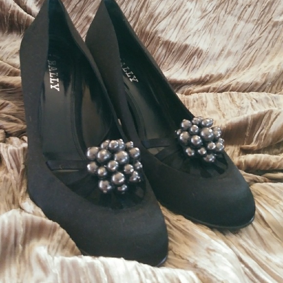 Satin special occation shoes - Picture 1 of 2